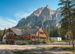 5 Reasons to Choose Camping Sass Dlacia