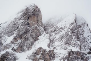 Winter in the Dolomites: explore the mountains safely